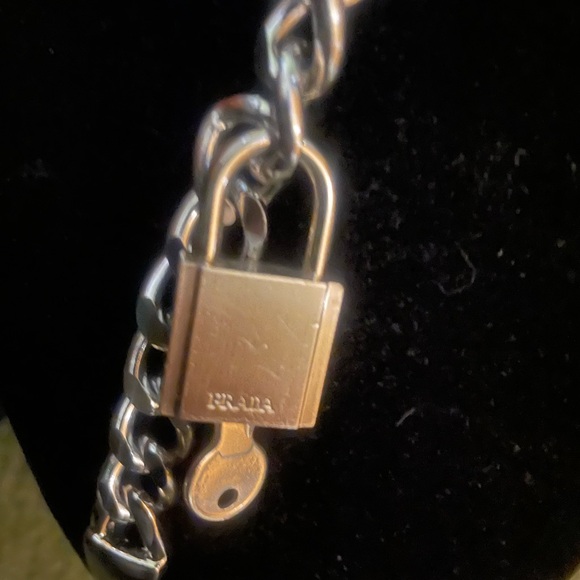 Silver belt chain with a Prada lock and key - Picture 4 of 15